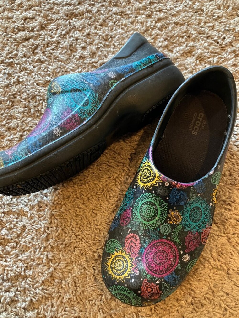 Crocs Dual Comfort Womens 8 Floral Clogs Black Multicolor Boho Work Shoes
